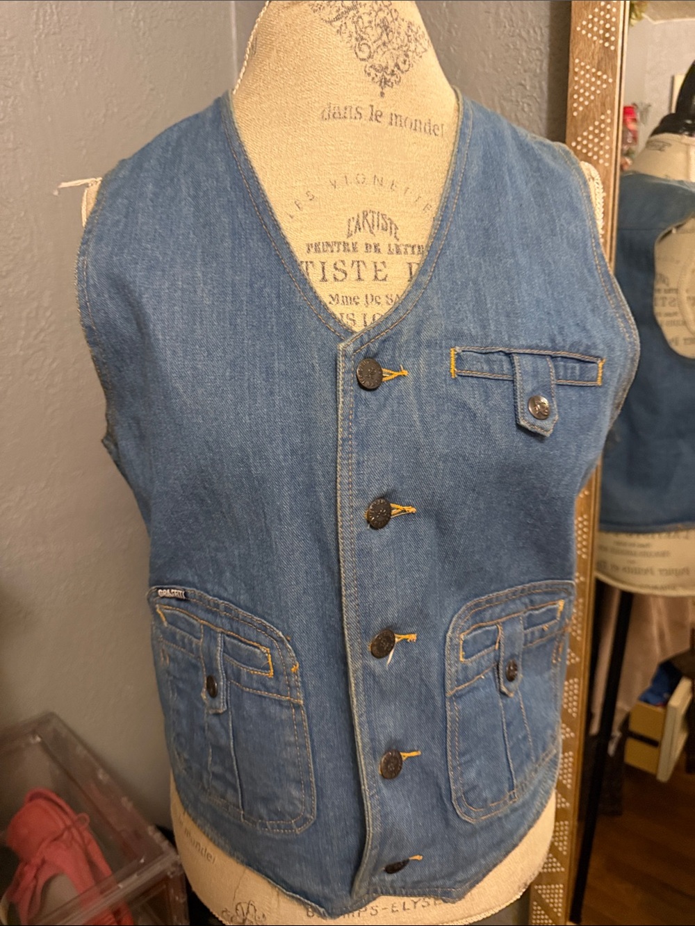 Vintage Blue Denim Vest — Classic Casual Style